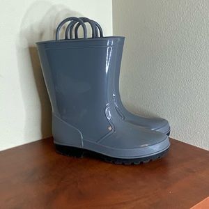 Youth gray rubber boots, size 1 (big kids)